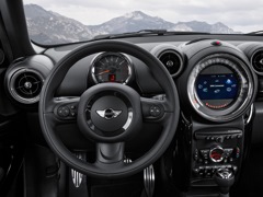 MINI Cooper S Paceman All4. Выпускается с 2012 года. Одна базовая комплектация. Цена 1 949 000 руб.Двигатель 1.6, бензиновый. Привод полный. КПП: механическая.