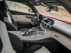 Mercedes-Benz GT AMG (2014). Выпускается с 2014 года. Одна базовая комплектация. Цена 8 930 000 руб.Двигатель 4.0, бензиновый. Привод задний. КПП: роботизированная.
