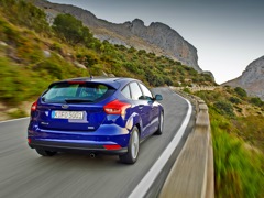 Ford Focus Hatchback. Выпускается с 2011 года. Девять базовых комплектаций. Цены от 986 000 до 1 383 500 руб.Двигатель от 1.5 до 1.6, бензиновый. Привод передний. КПП: механическая, роботизированная и автоматическая.