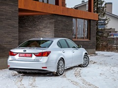Lexus GS (2011). Выпускается с 2011 года. Одна базовая комплектация. Цена 2 966 000 руб.Двигатель 3.5, бензиновый. Привод полный. КПП: автоматическая.