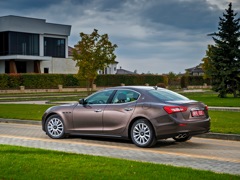 Maserati Ghibli. Выпускается с 2013 года. Три базовые комплектации. Цены от 4 400 000 до 5 950 000 руб.Двигатель 3.0, дизельный и бензиновый. Привод задний и полный. КПП: автоматическая.