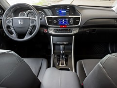 Honda Accord. Выпускается с 2012 года. Пять базовых комплектаций. Цены от 1 289 000 до 1 699 000 руб.Двигатель от 2.4 до 3.5, бензиновый. Привод передний. КПП: автоматическая.