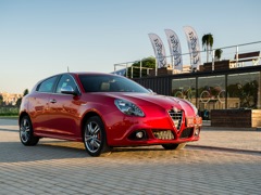 Alfa Romeo Giulietta. Выпускается с 2010 года. Три базовые комплектации. Цены от 1 175 000 до 1 529 000 руб.Двигатель 1.4, бензиновый. Привод передний. КПП: механическая и роботизированная.