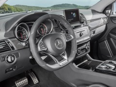 Mercedes-Benz GLE 63 AMG Coupe. Выпускается с 2015 года. Две базовые комплектации. Цены от 9 080 000 до 9 790 000 руб.Двигатель 5.5, бензиновый. Привод полный. КПП: автоматическая.