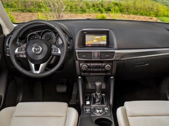 Mazda CX-5 (2011). Выпускается с 2011 года. Семь базовых комплектаций. Цены от 1 369 000 до 1 898 000 руб.Двигатель от 2.0 до 2.5, бензиновый. Привод передний и полный. КПП: механическая и автоматическая.