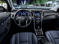 Hyundai i30 (2012). Выпускается с 2012 года. Девять базовых комплектаций. Цены от 869 900 до 1 159 900 руб.Двигатель от 1.4 до 1.6, бензиновый. Привод передний. КПП: механическая и автоматическая.
