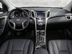 Hyundai i30 Wagon. Выпускается с 2012 года. Пять базовых комплектаций. Цены от 919 900 до 1 209 900 руб.Двигатель 1.6, бензиновый. Привод передний. КПП: механическая и автоматическая.