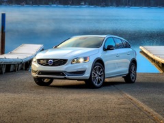 Volvo V60 Cross Country (2015). Выпускается с 2015 года. Девять базовых комплектаций. Цены от 2 195 000 до 2 600 000 руб.Двигатель от 2.0 до 2.4, дизельный и бензиновый. Привод передний и полный. КПП: автоматическая.