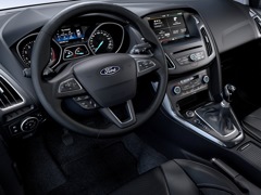Ford Focus Wagon. Выпускается с 2011 года. Восемь базовых комплектаций. Цены от 1 023 000 до 1 420 000 руб.Двигатель от 1.5 до 1.6, бензиновый. Привод передний. КПП: механическая, роботизированная и автоматическая.