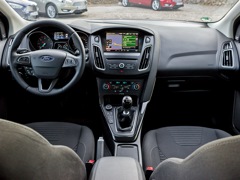 Ford Focus Sedan. Выпускается с 2011 года. Девять базовых комплектаций. Цены от 996 000 до 1 393 500 руб.Двигатель от 1.5 до 1.6, бензиновый. Привод передний. КПП: механическая, роботизированная и автоматическая.