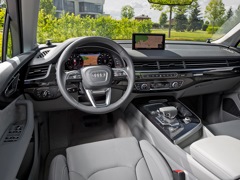 Audi Q7 (2015). Выпускается с 2015 года. Двенадцать базовых комплектаций. Цены от 4 050 000 до 5 405 000 руб.Двигатель от 2.0 до 3.0, бензиновый и дизельный. Привод полный. КПП: автоматическая.