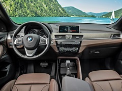 BMW X1 (2015). Выпускается с 2015 года. Три базовые комплектации. Цены от 2 090 000 до 2 670 000 руб.Двигатель от 1.5 до 2.0, бензиновый и дизельный. Привод передний и полный. КПП: автоматическая.