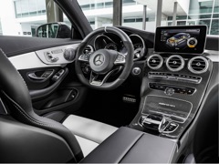 Mercedes-Benz C 63 AMG Coupe. Выпускается с 2015 года. Две базовые комплектации. Цены от 4 800 000 до 5 300 000 руб.Двигатель 4.0, бензиновый. Привод задний. КПП: автоматическая.