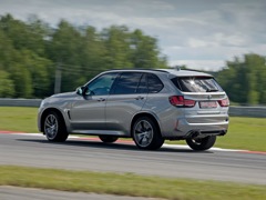 BMW X5 M (2015). Выпускается с 2015 года. Одна базовая комплектация. Цена 7 330 000 руб.Двигатель 4.4, бензиновый. Привод полный. КПП: автоматическая.