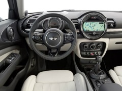 MINI Cooper S Clubman. Выпускается с 2015 года. Две базовые комплектации. Цены от 2 470 000 до 2 591 000 руб.Двигатель 2.0, бензиновый. Привод полный. КПП: автоматическая.