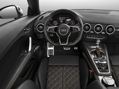 Audi TTS Roadster. Выпускается с 2014 года. Две базовые комплектации. Цены от 3 545 000 до 3 615 000 руб.Двигатель 2.0, бензиновый. Привод полный. КПП: механическая и роботизированная.
