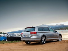 Volkswagen Passat Variant. Выпускается с 2015 года. Шесть базовых комплектаций. Цены от 1 929 000 до 2 309 000 руб.Двигатель от 1.8 до 2.0, дизельный и бензиновый. Привод передний. КПП: роботизированная.