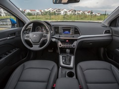 Hyundai Elantra (2016). Выпускается с 2016 года. Восемь базовых комплектаций. Цены от 1 074 000 до 1 345 000 руб.Двигатель от 1.6 до 2.0, бензиновый. Привод передний. КПП: механическая и автоматическая.