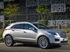 Cadillac XT5 (2016). Выпускается с 2016 года. Четыре базовые комплектации. Цены от 2 990 000 до 4 290 000 руб.Двигатель 3.6, бензиновый. Привод полный. КПП: автоматическая.