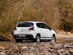 Peugeot 3008 (2010). Выпускается с 2010 года. Пять базовых комплектаций. Цены от 1 451 000 до 1 773 000 руб.Двигатель 1.6, бензиновый и дизельный. Привод передний. КПП: механическая и автоматическая.