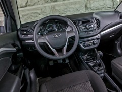 Lada Vesta. Выпускается с 2015 года. Девять базовых комплектаций. Цены от 783 900 до 1 123 900 руб.Двигатель 1.6, бензиновый. Привод передний. КПП: механическая и вариатор.