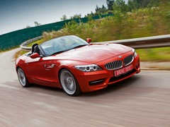 BMW Z4. Выпускается с 2009 года. Четыре базовые комплектации. Цены от 2 600 000 до 3 660 000 руб.Двигатель от 2.0 до 3.0, бензиновый. Привод задний. КПП: механическая и роботизированная.