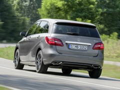 Mercedes-Benz B (2012). Выпускается с 2012 года. Одна базовая комплектация. Цена 1 730 000 руб.Двигатель 1.6, бензиновый. Привод передний. КПП: роботизированная.