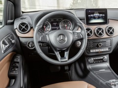 Mercedes-Benz B (2012). Выпускается с 2012 года. Одна базовая комплектация. Цена 1 730 000 руб.Двигатель 1.6, бензиновый. Привод передний. КПП: роботизированная.