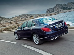Mercedes-Benz C Sedan (2014). Выпускается с 2014 года. Семь базовых комплектаций. Цены от 2 140 000 до 3 220 000 руб.Двигатель от 1.6 до 2.1, бензиновый, дизельный и гибридный. Привод задний и полный. КПП: автоматическая.