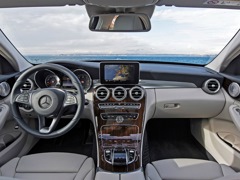 Mercedes-Benz C Sedan (2014). Выпускается с 2014 года. Семь базовых комплектаций. Цены от 2 140 000 до 3 220 000 руб.Двигатель от 1.6 до 2.1, бензиновый, дизельный и гибридный. Привод задний и полный. КПП: автоматическая.