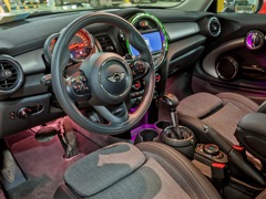 MINI Cooper S (2013). Выпускается с 2013 года. Две базовые комплектации. Цены от 1 870 000 до 1 991 000 руб.Двигатель 2.0, бензиновый. Привод передний. КПП: механическая и роботизированная.