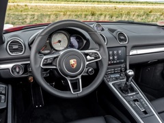 Porsche 718 Boxster. Выпускается с 2016 года. Шесть базовых комплектаций. Цены от 4 990 000 до 7 347 108 руб.Двигатель от 2.0 до 4.0, бензиновый. Привод задний. КПП: механическая и роботизированная.
