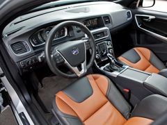 Volvo S60 Cross Country. Выпускается с 2015 года. Одна базовая комплектация. Цена 2 460 000 руб.Двигатель 2.0, бензиновый. Привод полный. КПП: автоматическая.