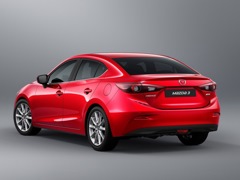 Mazda 3 Sedan (2013). Выпускается с 2013 года. Три базовые комплектации. Цены от 1 243 000 до 1 421 300 руб.Двигатель от 1.5 до 1.6, бензиновый. Привод передний. КПП: автоматическая.