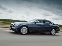 Mercedes-Benz E Sedan (2016). Выпускается с 2016 года. Тринадцать базовых комплектаций. Цены от 3 400 000 до 5 070 000 руб.Двигатель от 2.0 до 3.0, дизельный, бензиновый и гибридный. Привод задний и полный. КПП: автоматическая.
