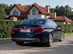BMW 5 Series Sedan (2010). Выпускается с 2010 года. Семь базовых комплектаций. Цены от 2 540 000 до 4 490 000 руб.Двигатель от 2.0 до 4.4, бензиновый и дизельный. Привод задний и полный. КПП: автоматическая.