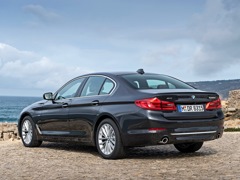 BMW 5 Series Sedan (2016). Выпускается с 2016 года. Восемь базовых комплектаций. Цены от 3 370 000 до 6 140 000 руб.Двигатель от 2.0 до 4.4, бензиновый и дизельный. Привод задний и полный. КПП: автоматическая.