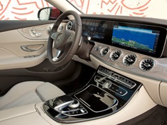 Mercedes-Benz E Coupe (2016). Выпускается с 2016 года. Шесть базовых комплектаций. Цены от 3 490 000 до 5 560 000 руб.Двигатель от 2.0 до 3.0, бензиновый. Привод задний и полный. КПП: автоматическая.