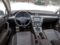 Volkswagen Passat Alltrack (2015). Выпускается с 2015 года. Одна базовая комплектация. Цена 2 359 000 руб.Двигатель 2.0, бензиновый. Привод полный. КПП: роботизированная.