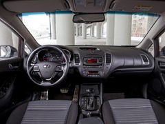 Kia Cerato Classic. Выпускается с 2012 года. Восемь базовых комплектаций. Цены от 1 034 900 до 1 329 900 руб.Двигатель от 1.6 до 2.0, бензиновый. Привод передний. КПП: механическая и автоматическая.