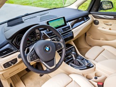 BMW 2 Series Active Tourer. Выпускается с 2013 года. Две базовые комплектации. Цены от 1 810 000 до 1 971 700 руб.Двигатель 1.5, бензиновый. Привод передний. КПП: механическая и автоматическая.