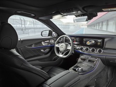 Mercedes-Benz E 63 AMG. Выпускается с 2016 года. Одна базовая комплектация. Цена 8 800 000 руб.Двигатель 4.0, бензиновый. Привод полный. КПП: автоматическая.
