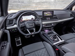 Audi Q5 (2017). Выпускается с 2017 года. Восемь базовых комплектаций. Цены от 3 355 000 до 3 988 000 руб.Двигатель от 2.0 до 3.0, бензиновый и дизельный. Привод полный. КПП: роботизированная и автоматическая.