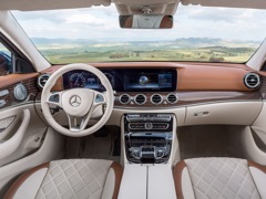 Mercedes-Benz E Estate. Выпускается с 2016 года. Две базовые комплектации. Цены от 3 350 000 до 3 580 000 руб.Двигатель 2.0, бензиновый. Привод задний и полный. КПП: автоматическая.