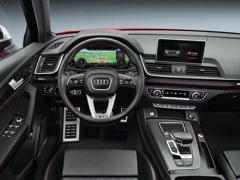 Audi SQ5. Выпускается с 2017 года. Одна базовая комплектация. Цена 4 825 000 руб.Двигатель 3.0, бензиновый. Привод полный. КПП: автоматическая.