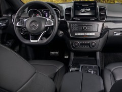 Mercedes-Benz GLE 43 AMG. Выпускается с 2016 года. Одна базовая комплектация. Цена 5 573 438 руб.Двигатель 3.0, бензиновый. Привод полный. КПП: автоматическая.