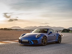 Porsche 911 GT3 (2017). Выпускается с 2017 года. Две базовые комплектации. Цена 10 318 000 руб.Двигатель 4.0, бензиновый. Привод задний. КПП: механическая и роботизированная.