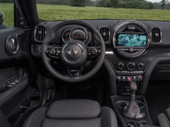 MINI Cooper SD Countryman All4. Выпускается с 2017 года. Одна базовая комплектация. Цена 2 490 000 руб.Двигатель 2.0, дизельный. Привод полный. КПП: автоматическая.
