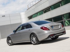 Mercedes-Benz S 63 AMG. Выпускается с 2013 года. Одна базовая комплектация. Цена 10 440 000 руб.Двигатель 4.0, бензиновый. Привод полный. КПП: автоматическая.