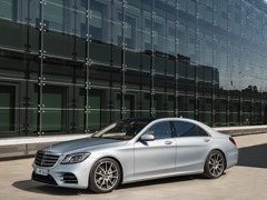 Mercedes-Benz S (2013). Выпускается с 2013 года. Пять базовых комплектаций. Цены от 8 230 000 до 13 030 000 руб.Двигатель от 2.9 до 6.0, дизельный и бензиновый. Привод полный и задний. КПП: автоматическая.